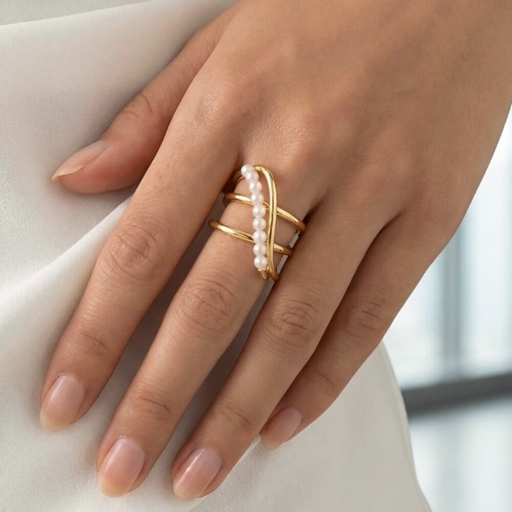 AMIRA SPIRAL PEARL RING